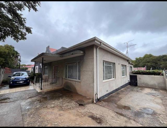 8 BEDROOM HOUSE FOR SALE IN MALVERN